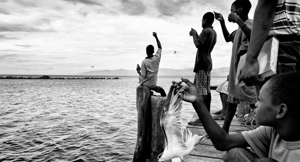 Children catch birds by the sea. Catching birds is like a game for children. Once they catch birds they sell or eat them. Waf Jeremie is one of the poorest districts of Port au Prince, a shantytown where about 150.000 people live in miserable conditions and where gangs, drug and arms dealers are free to increase their business. This is one of the areas forbidden by UN because of its dangerousness. Waf Jeremie is built on a garbage dump among the sea and a little smelly, dark river. This is a high risk area for deseases. After hurricane Tomas great part of it was flooded and Waf Jeremie is one of the first Port au Prince areas where cholera appeared.